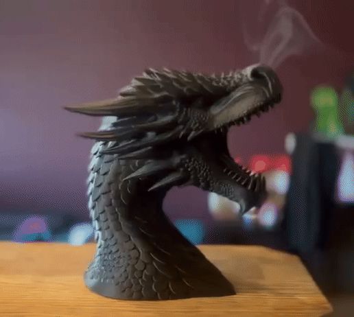 مجسمه سر اژدهای خیالی